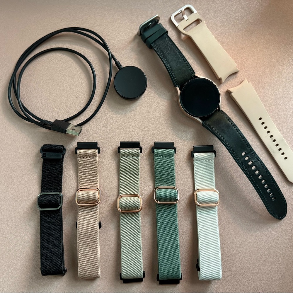 Samsung Smartwatch with Multiple Straps
